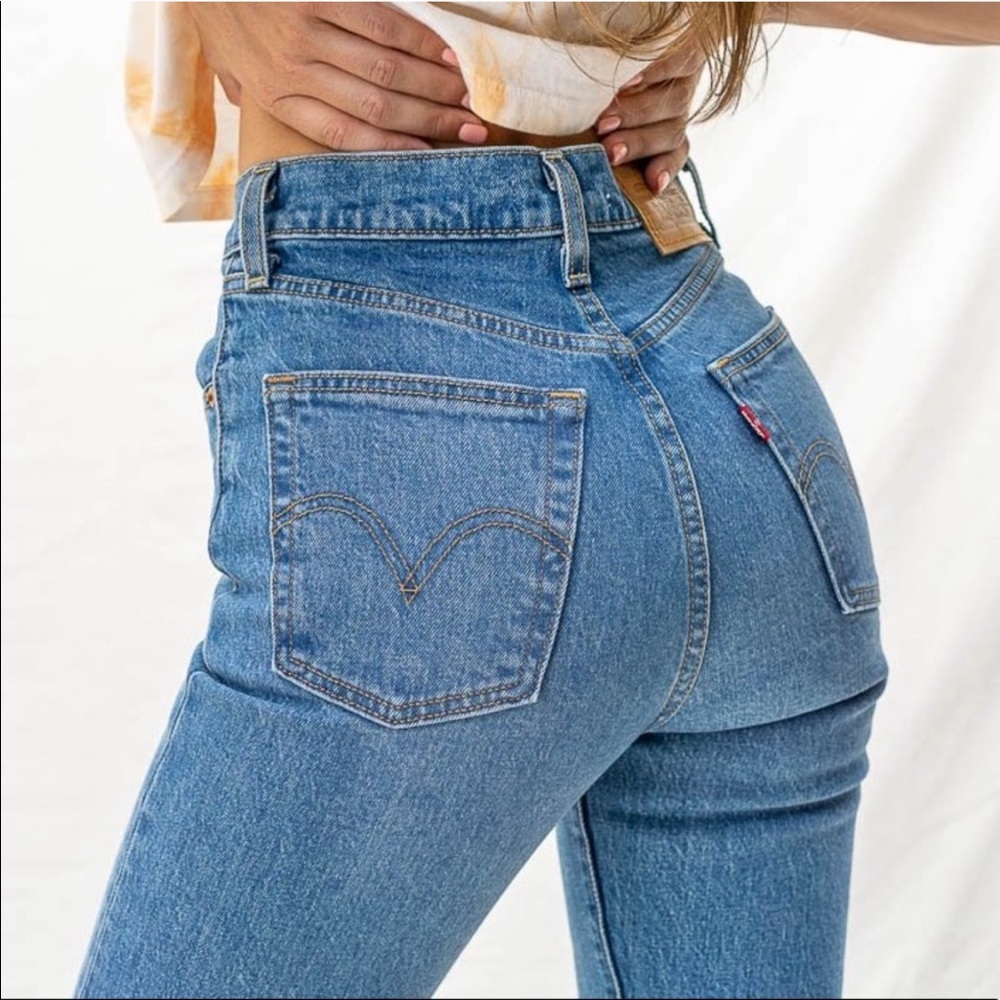 RESTOCK Levi’s Ribcage Flare Jean in Jive Song - Picture 2 of 7